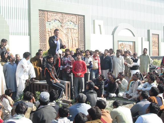 گوجرانوالہ: ماسٹر ٹائل کے محنت کشوں کی ہڑتال کا تیسرا روز، دھمکیوں کے باجود احتجاج اور ہڑتال جاری