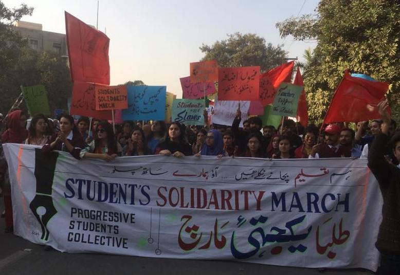 لاہور: مفت تعلیم اور طلبہ یونین کی بحالی کیلئے ’طلبہ یکجہتی مارچ‘ میں سینکڑوں نوجوانوں کی شرکت