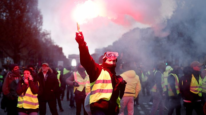 فرانس: جاگتا آتش فشاں!